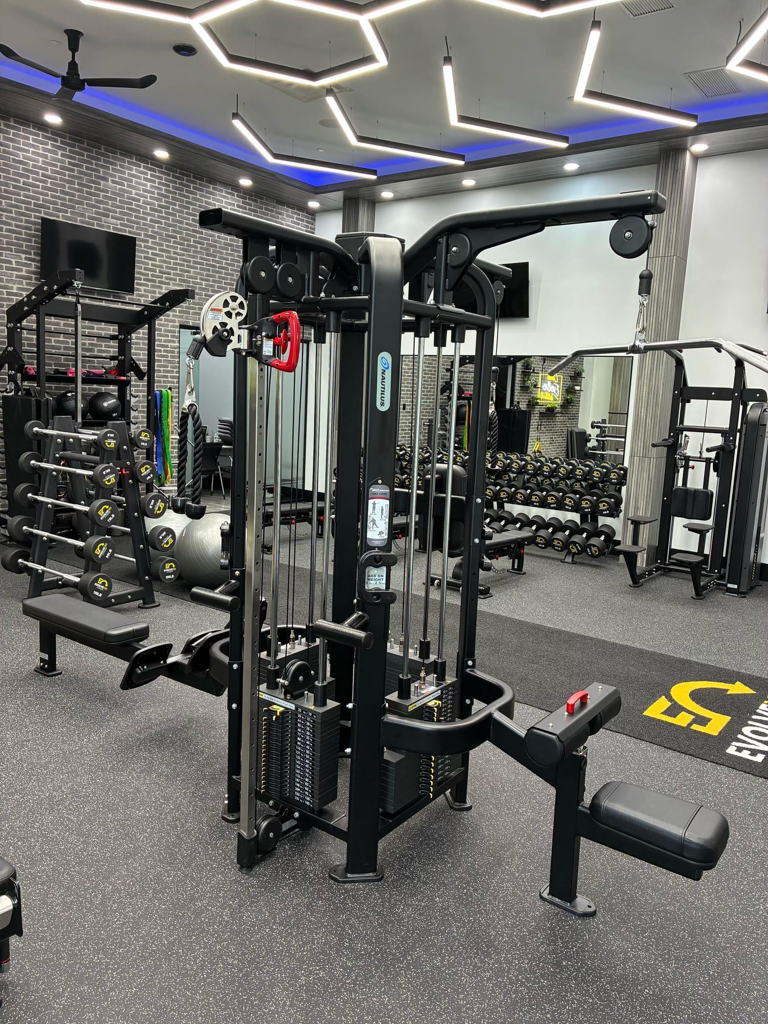 Main training floor with a multi-station cable machine